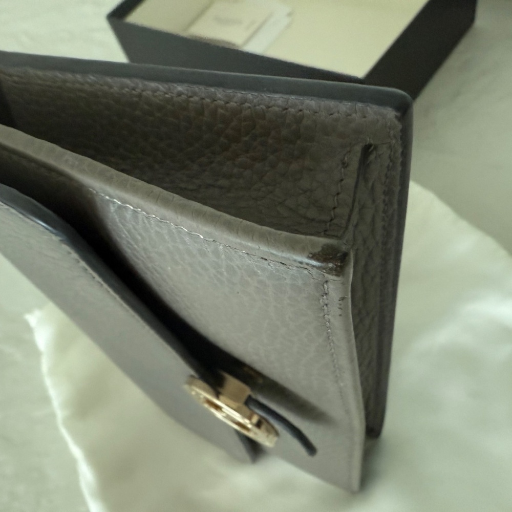 Authentic GUCCI Interlocking GG Calfskin Leather Chain Crossbody wallet inside - Picture 15 of 16